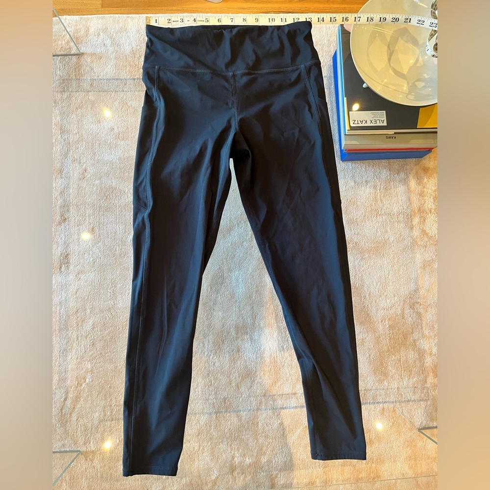 Vuori Navy Leggings size 4/6